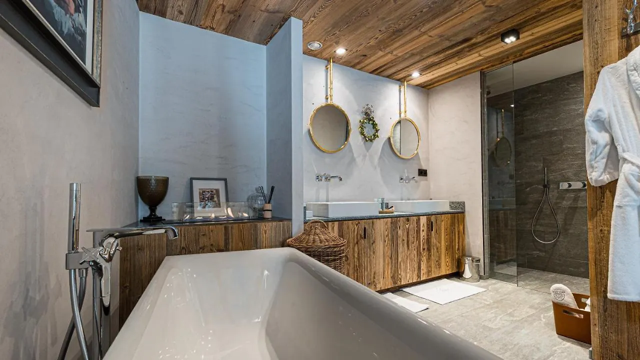 Chalet Orca, Val D'Isere - 14 Pers - 420M2 Villa